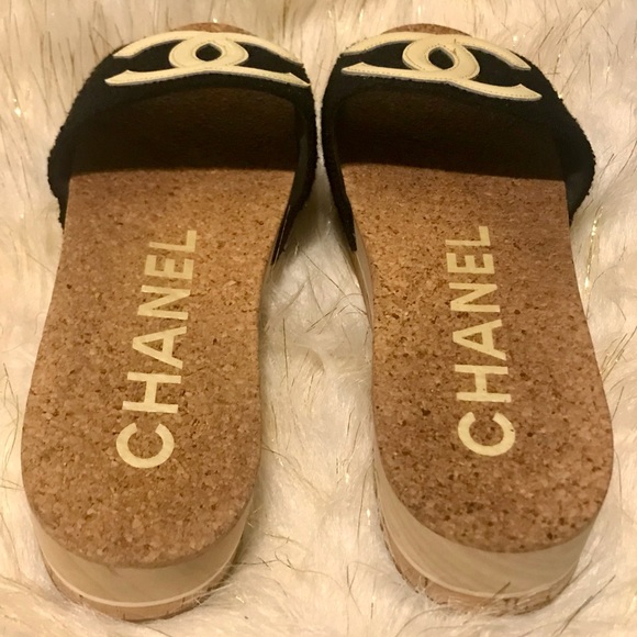 Chanel lovely slides Interlocking CC Logo Patent leather and tweed❤️cork mules. - Picture 3 of 16